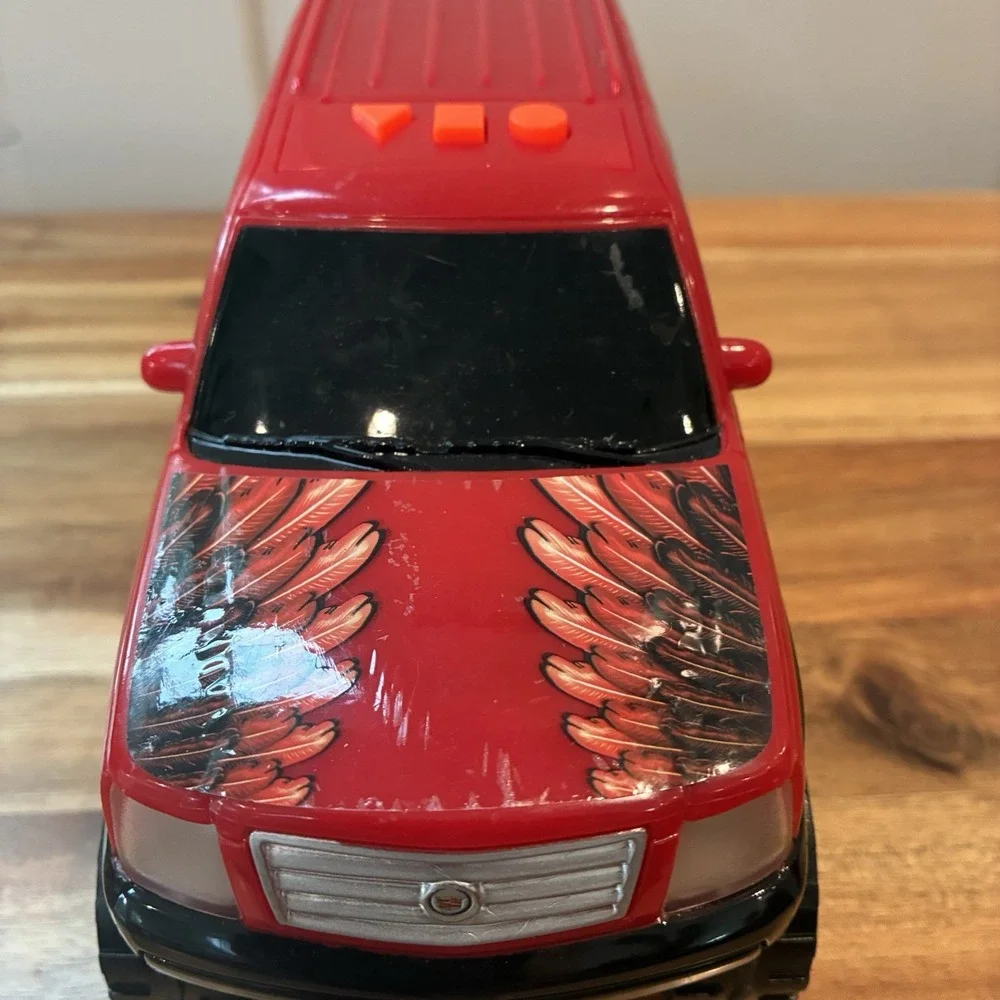 Toy State Road Rippers Cadillac Escalade Monster SUV Lights Sounds Tow Hitch